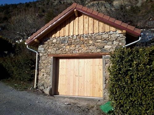 Bardage à l'ancienne à Espinasse En mélèze non déligné, aspect rustique