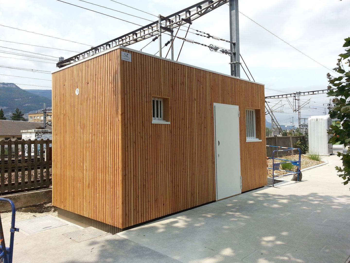 Module à Grenoble Bardage douglas à claire voie