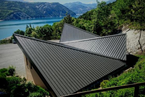 La couverture en tôle d'acier prélaqué